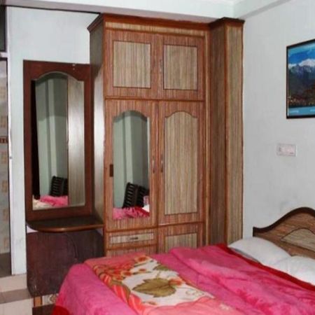 Staywell Hotel 다람샬라 외부 사진
